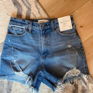 Abercrombie & Fitch The 4” Mom Short High Rise